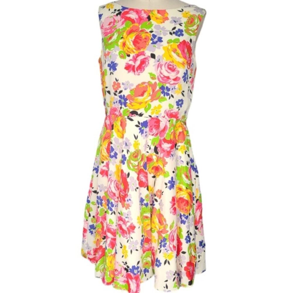 Betsey Johnson White Floral Fit & Flare Dress Size 10 Sleeveless Wedding Guest